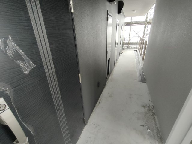 【玄関】 | グランエスポワール | 玄関脇の通路です