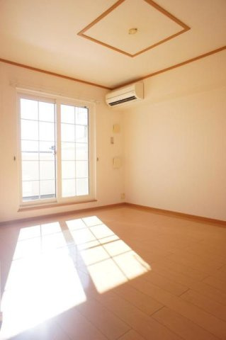 セレノ・サンリットの居間・リビング