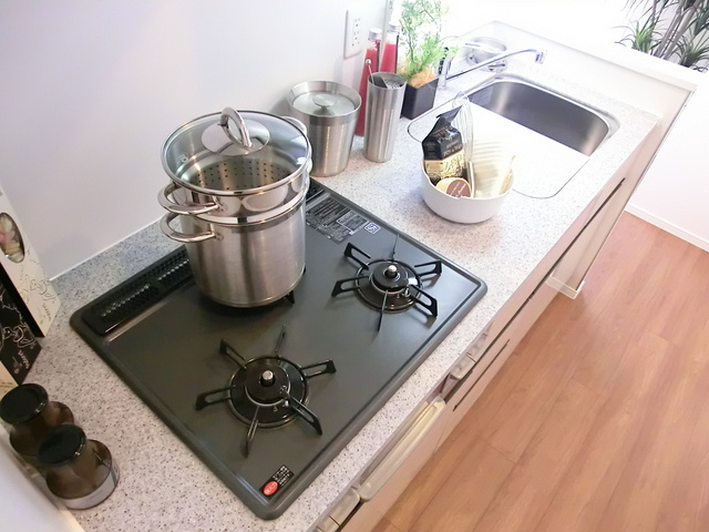 パークアクシス西巣鴨のキッチン|3口ガスコンロのシステムキッチン♪