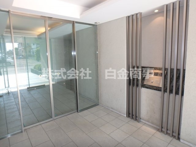 レーベンハイム若葉ブライトマークスのエントランス