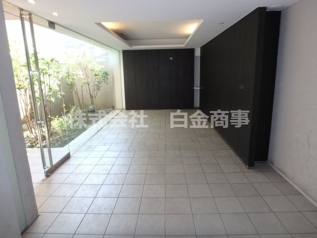 レーベンハイム若葉ブライトマークスのエントランス