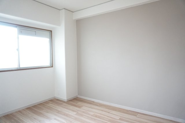 シャトー第二八戸ノ里の洋室