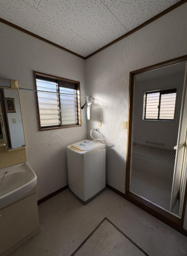 西岡本７丁目　中古戸建の洗面所