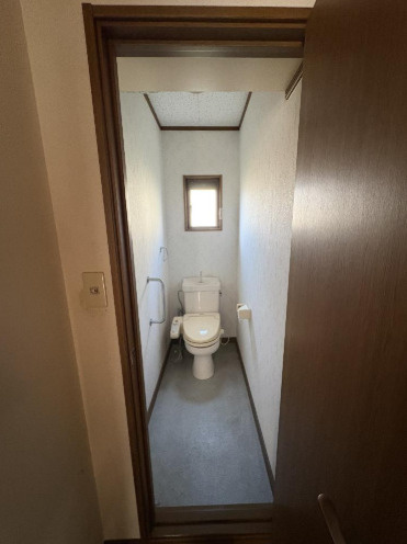 西岡本７丁目　中古戸建のトイレ
