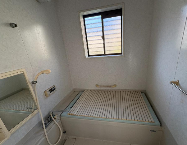 西岡本７丁目　中古戸建の浴室