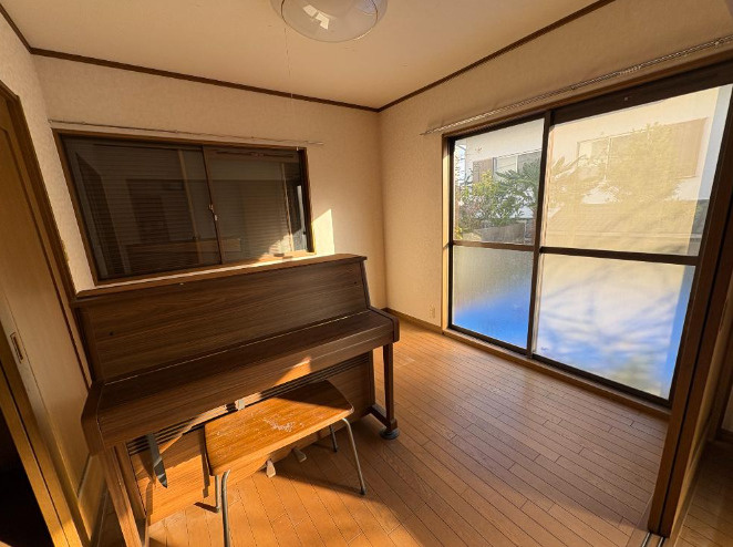 西岡本７丁目　中古戸建の洋室|１階洋室