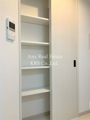 【収納】 | ロッカベラアパートメント | 廊下にある収納スペースです♪