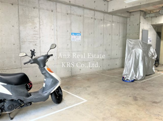 【その他】 | ロッカベラアパートメント | 敷地内には便利なバイク置場があります！