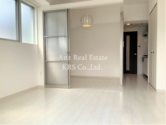 【居間・リビング】 | ロッカベラアパートメント | 広々11帖のリビングです♪