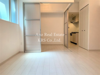 【居間・リビング】 | ロッカベラアパートメント | 白を基調とした洗練されたお部屋☆