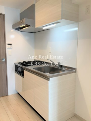 【キッチン】 | ロッカベラアパートメント | 2口ガスキッチンで楽しくお料理♪グリル付！収納たっぷり！