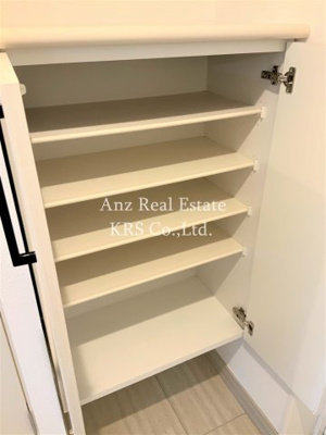 【収納】 | ロッカベラアパートメント | 玄関にあるシューズボックスです♪