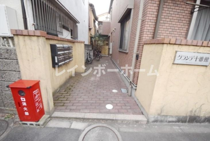 グランデ十番館のエントランス