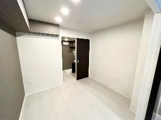 コルナスの寝室|落ち着いた色調の洋室です