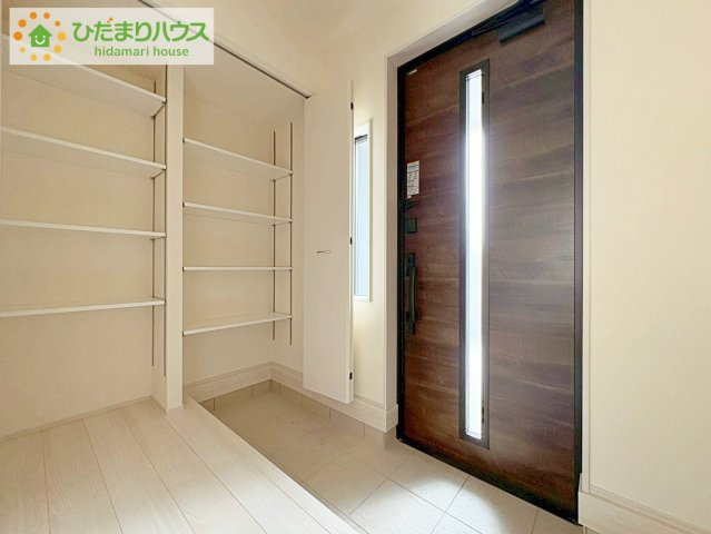 ひたちなか八幡町2期　新築戸建の玄関|丁度良い靴箱のサイズ♪これだけあれば家族全員の靴がしまえてスッキリ(^O^)