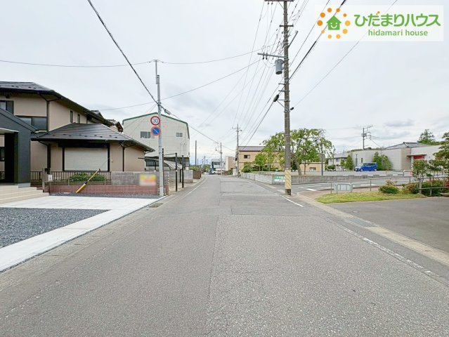 ひたちなか八幡町2期　新築戸建の前面道路含む現地写真|小中学校が近く、お子様の通学も安心♪