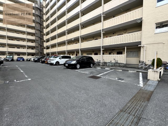 高殿コーポの駐車場