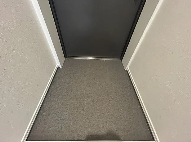 早稲田鶴巻町IMAハウスの玄関