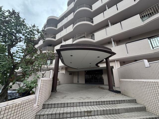 宮の森ロジュマンの駐車場| 