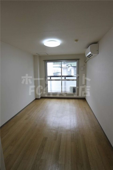 【居間・リビング】 | エスタイル天保山 | ゆったり過ごせる居間です