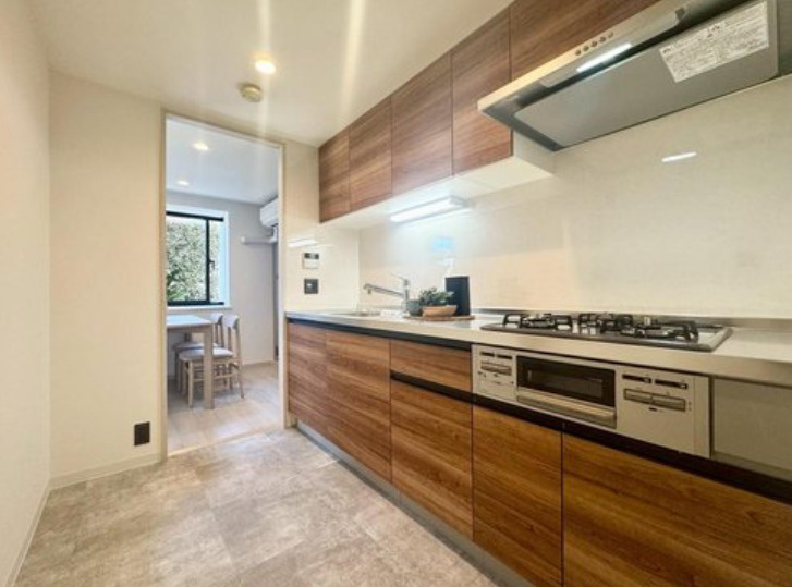 ガーデンズ綱島スカイウイングのキッチン|カウンターキッチンで家族の様子を見ながらお料理したりできますね