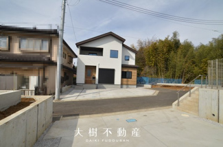 【前面道路含む現地写真】