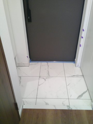 大阪市中央区瓦屋町１丁目の賃貸マンションの玄関