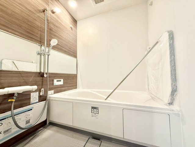 練馬区大泉学園町1丁目　新築戸建の浴室|追い焚き機能付きのため、帰りが遅くなった日にも温かい湯船に浸かって疲れを癒すことができます。

現地ご見学希望・資料請求などお気軽にお問い合わせ下さい！
03-5990-5201