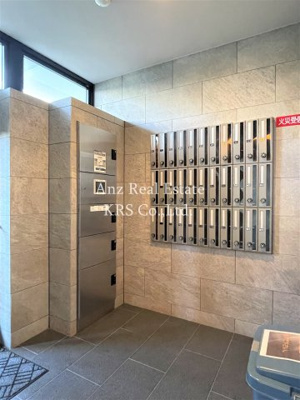 【その他共用部分】 | LA MAISON VERTE | 大切な荷物をお預かり！宅配ボックスが設置されています！