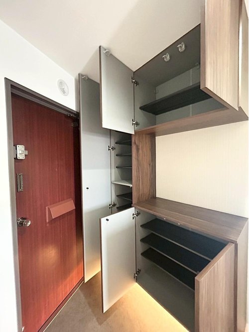 ローズハイツ西宮宮前町の玄関