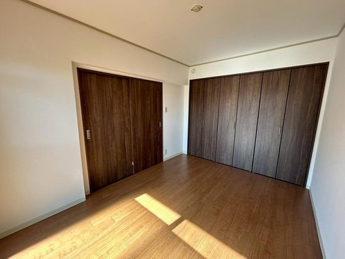 ローズハイツ西宮宮前町の洋室