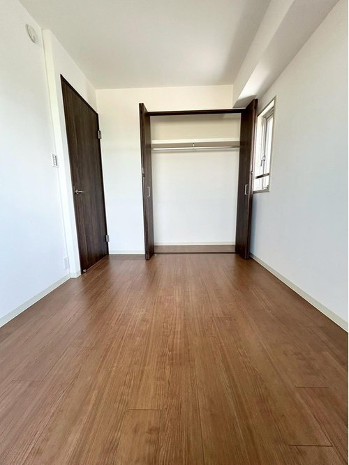 ローズハイツ西宮宮前町の洋室