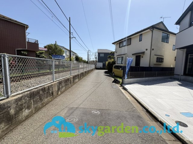 藤沢市片瀬8期　新築戸建の前面道路含む現地写真|前面道路含む現地写真です