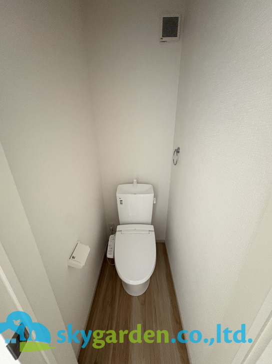 藤沢市片瀬8期　新築戸建のトイレ|清潔感のあるトイレです