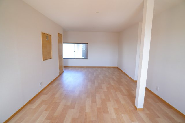 奈良市法蓮町の店舗の洋室