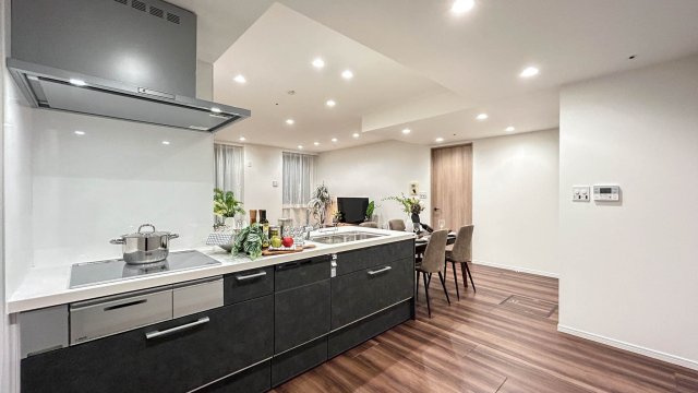 THE TOKYO TOWERSのキッチン|コンパクトなキッチンで掃除もラクラク