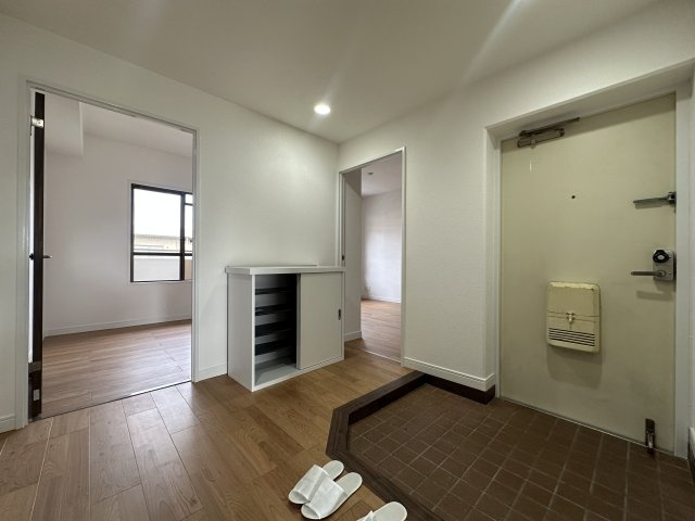 ガーデンビラ舞子1号棟の玄関