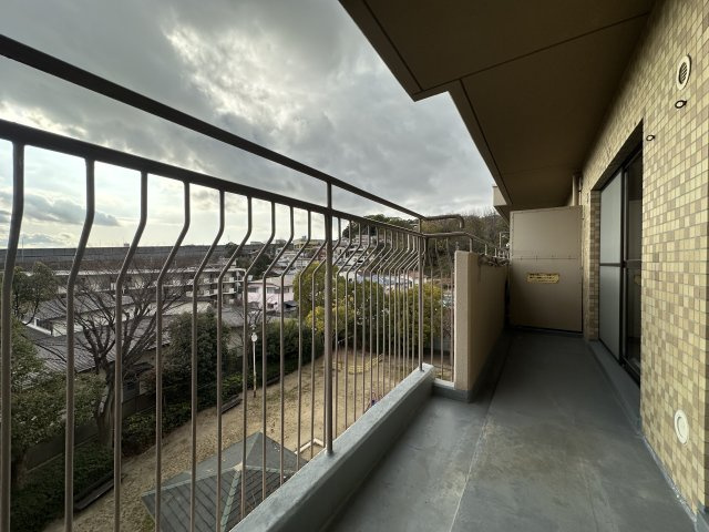 ガーデンビラ舞子1号棟のバルコニー