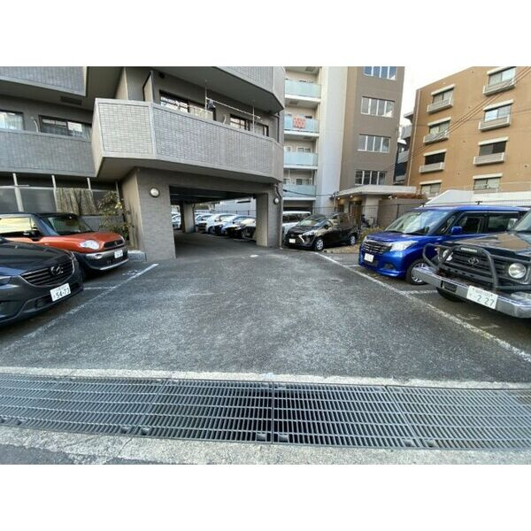 レスカーラ緑地公園の駐車場