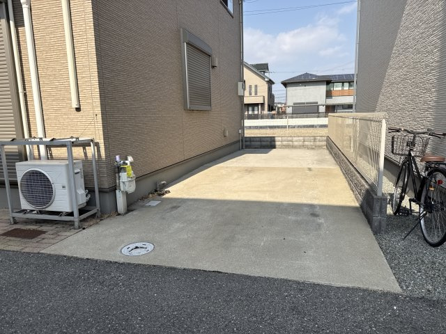 フォレスト中島の駐車場