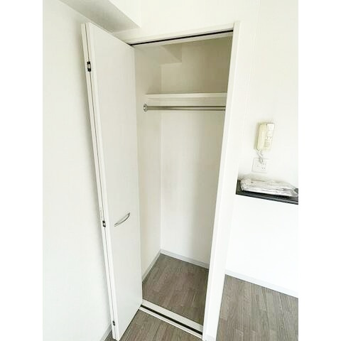 Paulownia Valley take2 ポートサイドの収納|ハンガーラック付きで楽々収納♪