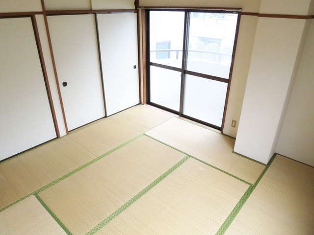 市川コーポ３の和室