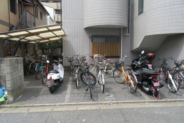 市川コーポ３のその他共用部分|敷地内に自転車置いていただけます♪