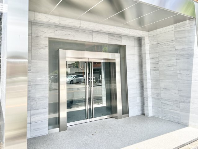 THE BAY FLAT(ザベイフラット)のエントランス