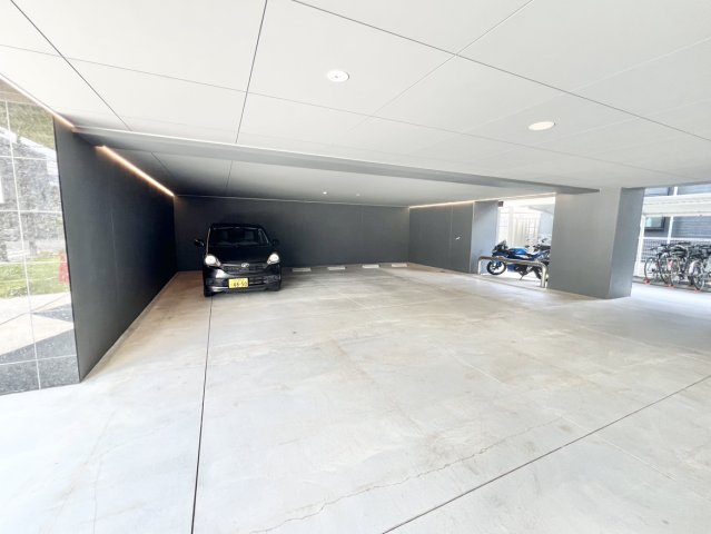 THE BAY FLAT(ザベイフラット)の駐車場