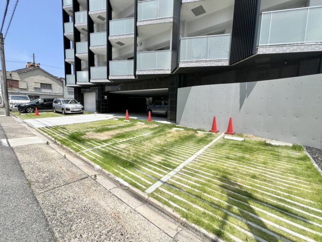 THE BAY FLAT(ザベイフラット)の駐車場