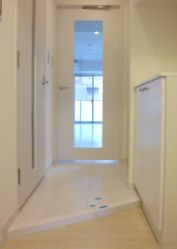 【玄関】 | SKY RESIDENCE 1 | 収納もある玄関です