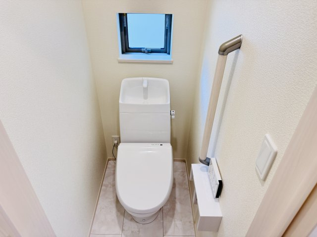 松戸市西馬橋４丁目新築戸建【旭町小学校：8分】のトイレ|温水洗浄暖房便座つきトイレ