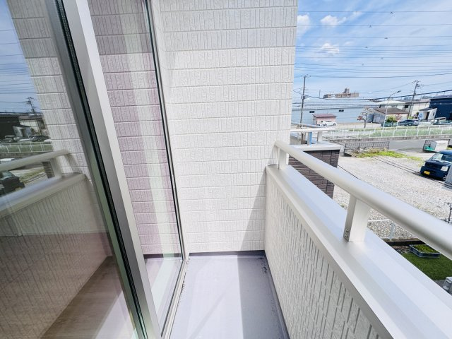 松戸市西馬橋４丁目新築戸建【旭町小学校：8分】のバルコニー|5.25帖洋室前・南向きバルコニー・日当たり良好♪