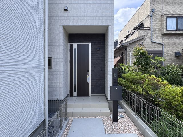 松戸市西馬橋４丁目新築戸建【旭町小学校：8分】のエントランス|エントランス・玄関ポーチ